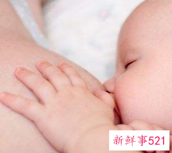 抱娃吃奶的正确姿势