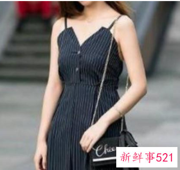 黑色包包搭配什么衣服