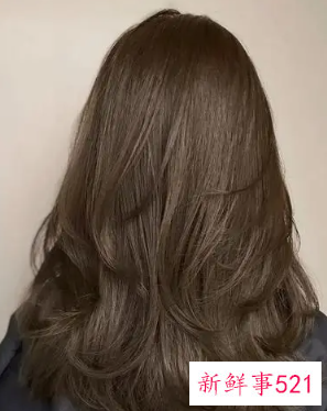 哪种发色显皮肤白