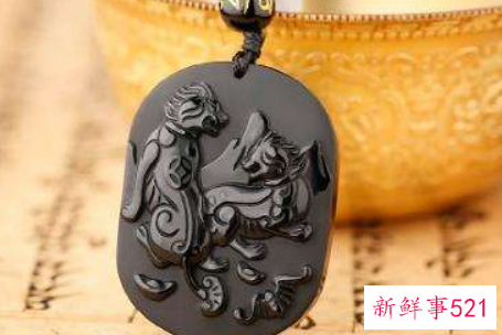 财福双犬属狗本命年吉祥物