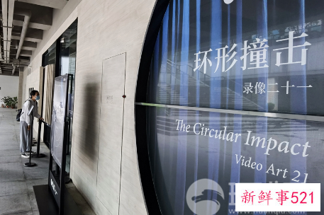 男艺术家偷拍上千校园女生展览,上海馆:将该作品撤出展览