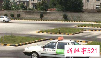 考驾照练车穿什么鞋子