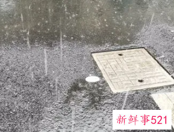 梦见大雨倾盆是什么意思