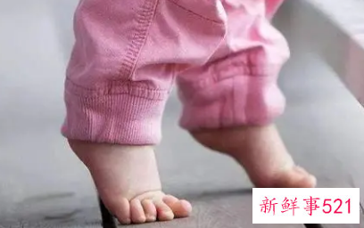 小孩几个月可以让他学走路