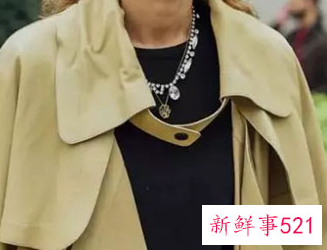 男士项链要露出来吗