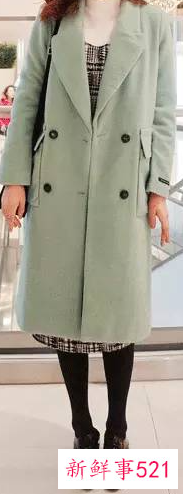 大衣搭配连衣裙