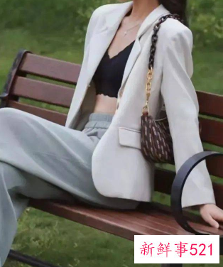 春天出游穿搭照相好看女