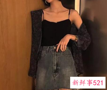 一字裙搭配什么上衣好看