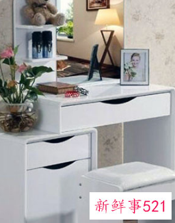 卧室小了怎样摆梳妆台