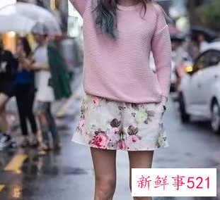 短裙配外套的图片