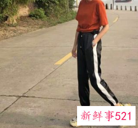 橙色的上衣怎么搭配