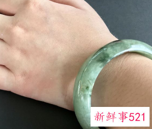 50岁女人戴什么手镯好看