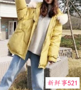黄色羽绒服搭什么颜色的内搭