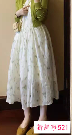 里面穿连衣裙外面穿什么