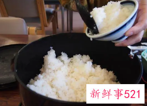 做梦梦见给别人送饭