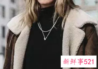 男士项链要露出来吗