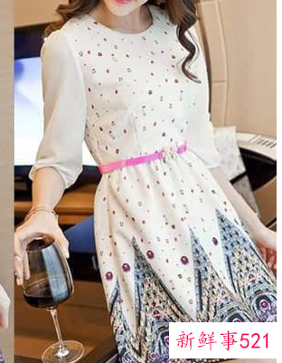 女士打底连衣裙搭配