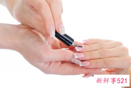 手黑美甲什么颜色显白