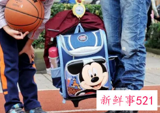 梦见背书包很重走不动