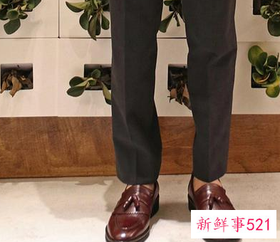 商务休闲皮鞋配什么裤子