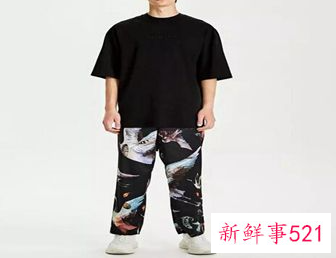 如何穿好印花的衣服