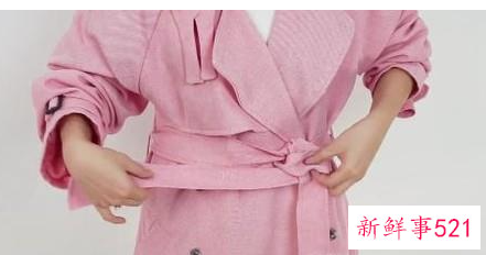 大衣腰带怎么系好看