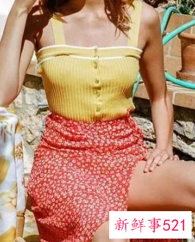 v领吊带背心搭配