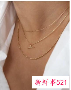 穿衬衫怎么戴项链好看