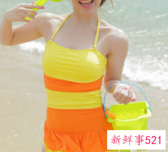 女生泡温泉穿什么样的泳衣图片