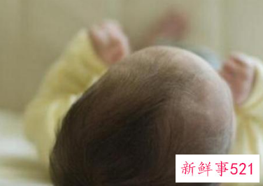 婴儿头朝左歪怎么调整