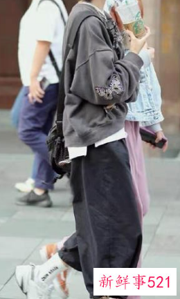 女生冬季酷酷的穿搭