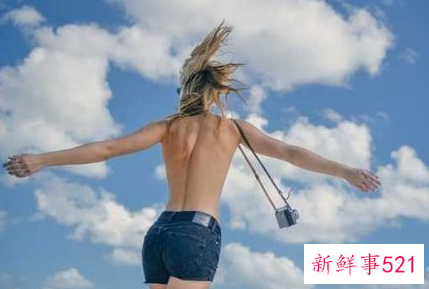 梦见没穿衣服是什么意思