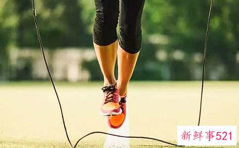 跳绳一分钟200个怎么做