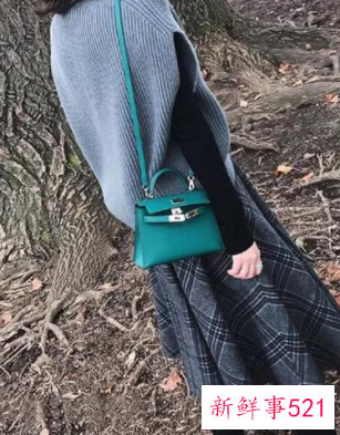 摆裙上面配啥上衣