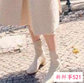 米白色短靴搭配图片