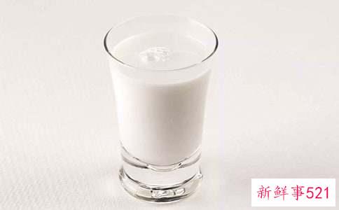 吃了菠萝蜜可以喝牛奶吗