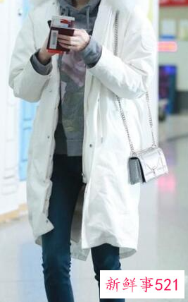 羽绒服适合搭配什么裤子