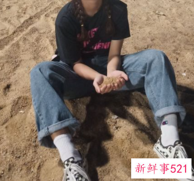 肤色黑适合穿什么颜色的衣服