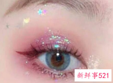 自己怎么化亮片