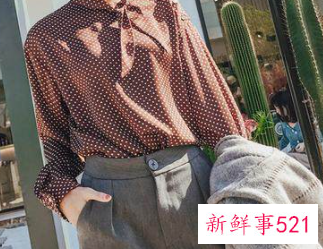 秋冬长款皮裙怎么搭配