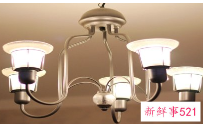 家里的灯突然一闪一闪的是怎么回事