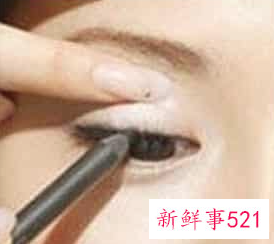 内眼线画法图解