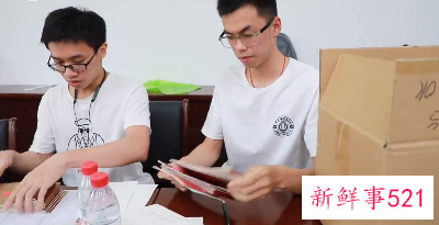 揭秘庆祝大会请柬的设计过程