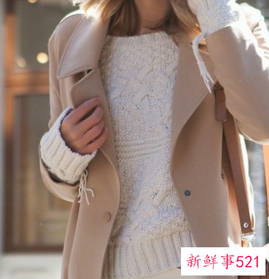 白色毛衣配什么色