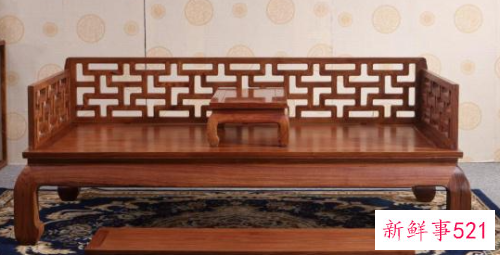 罗汉床摆放有讲究