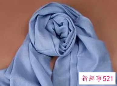 浅蓝色围巾适合什么肤色