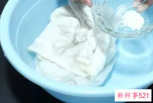 白衣服第一次洗就发黄怎么办