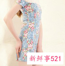 小女孩紧身裙的搭配