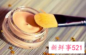 如何化妆遮眼袋