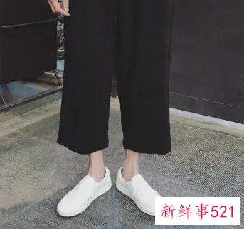 男士休闲板鞋配什么裤子
